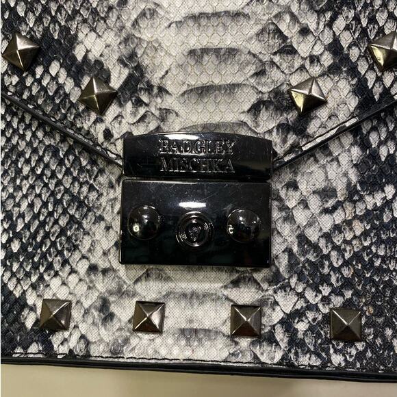 Gray Vegan Leather Snake Print Badgley Mischa Small Shoulder Purse Chain Rivet - Picture 2 of 14